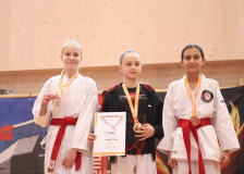 Phönix Cup, Staufen, 2024, Schweiz, Siegerehrung, Shukokai Dojo Wetzikon, Anamarie Anicic, Emma Kleefeld, Nippon Training Urdorf / Dietikon, Karate Seishin