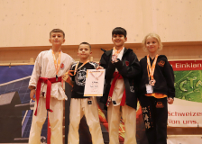 Phönix Cup, Staufen, 2024, Schweiz, Siegerehrung, Tayfun Fuchs, Karate-Do Balsthal, Shukokai Dojo Wetzikon, Shinsei Kan Lenzburg, Miraz Karaman, Josif Kuzmanovski, Béla Wienholz