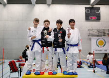 2024, Junior Karate League, Cham, Schweiz, Shukokai Dojo Wetzikon, Daniel Riedel, Marlo Bugatti, Devrim Yildirim, Arian Kesh, Siegerehrung
