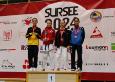 2024, Schweizermeisterschaft, Sursee, Schweiz, Siegerehrung, Karateschule Sursee, Karatecenter Reto Kern Kreuzlingen, Kihon Karaté Club La Chaux-de-Fonds, Nippon Training Urdorf / Dietikon, SOLÈNE Steiner, Mariana QUITÓN STYRLAEV, Pauline Cugnet, Emma Kleefeld