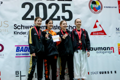 Siegerehrung, Schweiz, Schweizermeisterschaft, Sursee, 2025, Championnat Suisse, Swiss Championship, Switzerland, Shinsei Kan Lenzburg, Nippon Training Urdorf / Dietikon, Hayabusa Karate Do Basel, Livia Tillmann, Emma Kleefeld, Noelle Giess, Nerea Mey Marano