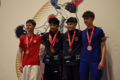 2024, Swiss Karate League, Wettingen, Schweiz, Kumite, Siegerehrung, Karl Ravas, Deny Kamilovski, Elia Ochsner, Elia Roncagalli, Shukokai Dojo Wetzikon, Kimura Shukokai Karate Limmattal, Karatedo Lyss-Aarberg