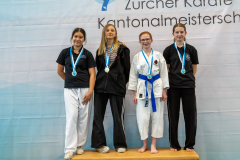 Julia Gerlowicz,Liliane Roostandy,Amelia Scheibe,Shana Aileen Chresta,Bonstetten,Siegerehrung,2026,Zürcher Kantonalmeisterschaft,ZHKM,BUDO CLUB VOLKETSWIL,KARATE DIETLIKON,SHORIN RYU KARATE DO KLOTEN,KEN WA KAI GOJU-RYU KARATE-DO
