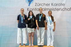 Chiara Cuva,Liv Siering,Myrah Saxena,Kateryna Cherniak,Bonstetten,Siegerehrung,2026,Zürcher Kantonalmeisterschaft,ZHKM,IKIGAIDO KARATE FÄLLANDEN,KEN WA KAI GOJU-RYU KARATE-DO,SHORIN RYU KARATE DO KLOTEN
