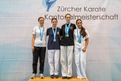 Samantha Henry,Norell Kunz,Myrah Saxena,Kateryna Cherniak,Bonstetten,Siegerehrung,2026,Zürcher Kantonalmeisterschaft,ZHKM,KEN WA KAI GOJU-RYU KARATE-DO,IKIGAIDO KARATE FÄLLANDEN,SHORIN RYU KARATE DO KLOTEN
