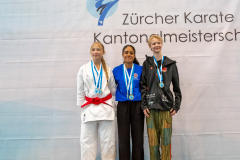 Tharmiga Krishnathas,Zofia Gzyl,Sophie Darbre,Bonstetten,Siegerehrung,2026,Zürcher Kantonalmeisterschaft,ZHKM,SHOTOKAN KARATE JAFFNA,SHITO RYU KARATE CENTER ALBIS,SHUKOKAI DOJO WETZIKON-VOLKETSWIL-WINTERTHUR