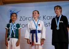 Kantonalmeisterschaft, Zürich, Bonstetten, 2025, Schweiz, Siegerehrung, Nives Brouwers, KEN WA KAI GOJURYU KARATE-DO, Diane Catimbang, Alina Qazimi